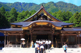 弥彦神社の写真